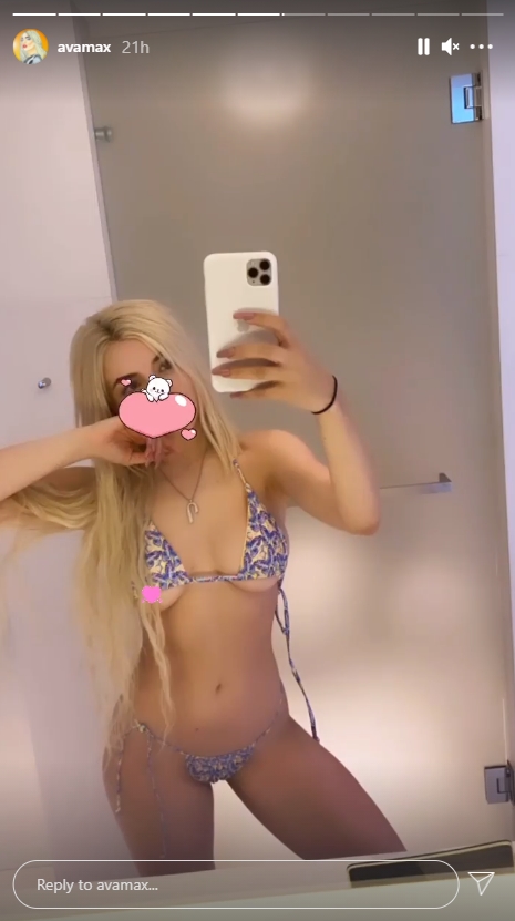 Ava Max Publikon Foto Provokuese N Bikini Nga Pushimet N Miami Arbresh Info